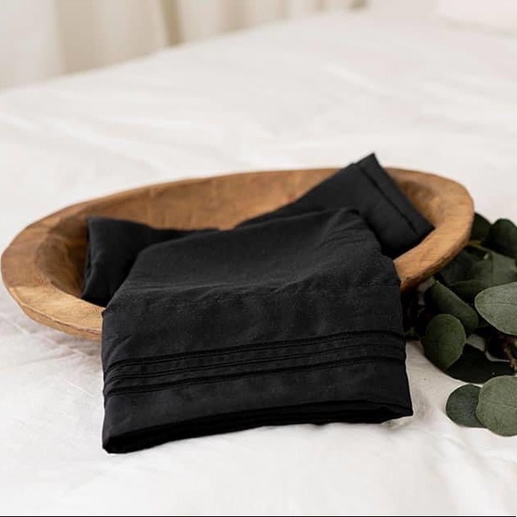 ✨SALE✨Queen 4pc Black Bedsheets - Picture 2 of 6